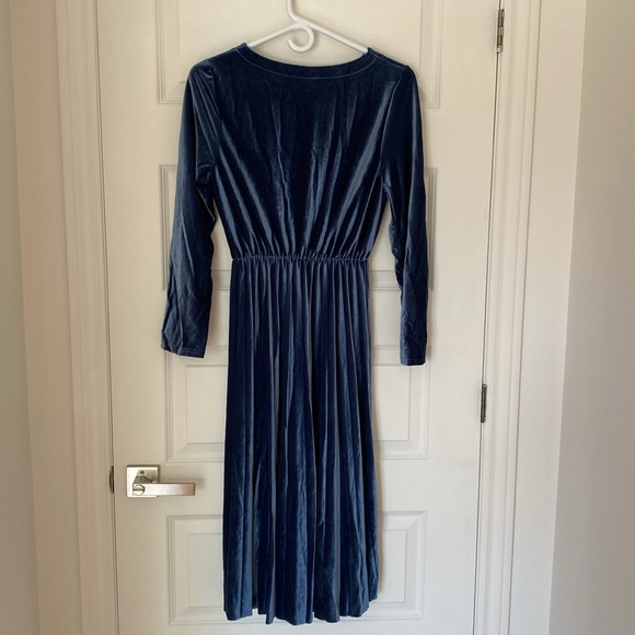 Velvet dress - Picture 2 of 2